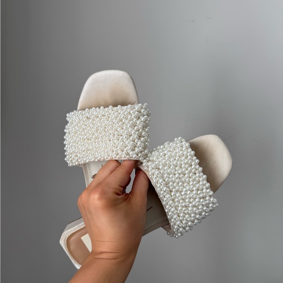 Dolce Vita Pearl Embellished White Sandals - Picture 2 of 4
